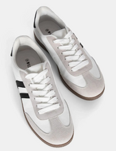 Caper Sneaker - White/Black/Grey