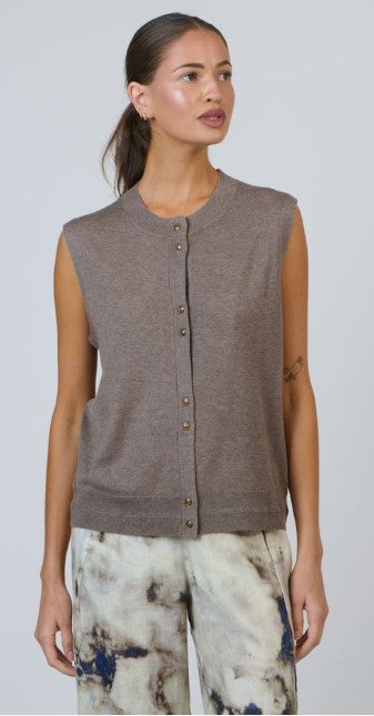 Carly Vest - Muck